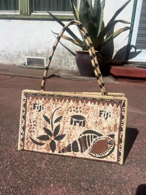 VINTAGE Fiji Handcrafted Woven CONCH Shell Tiki Straw Tote Bag Purse Handbag
